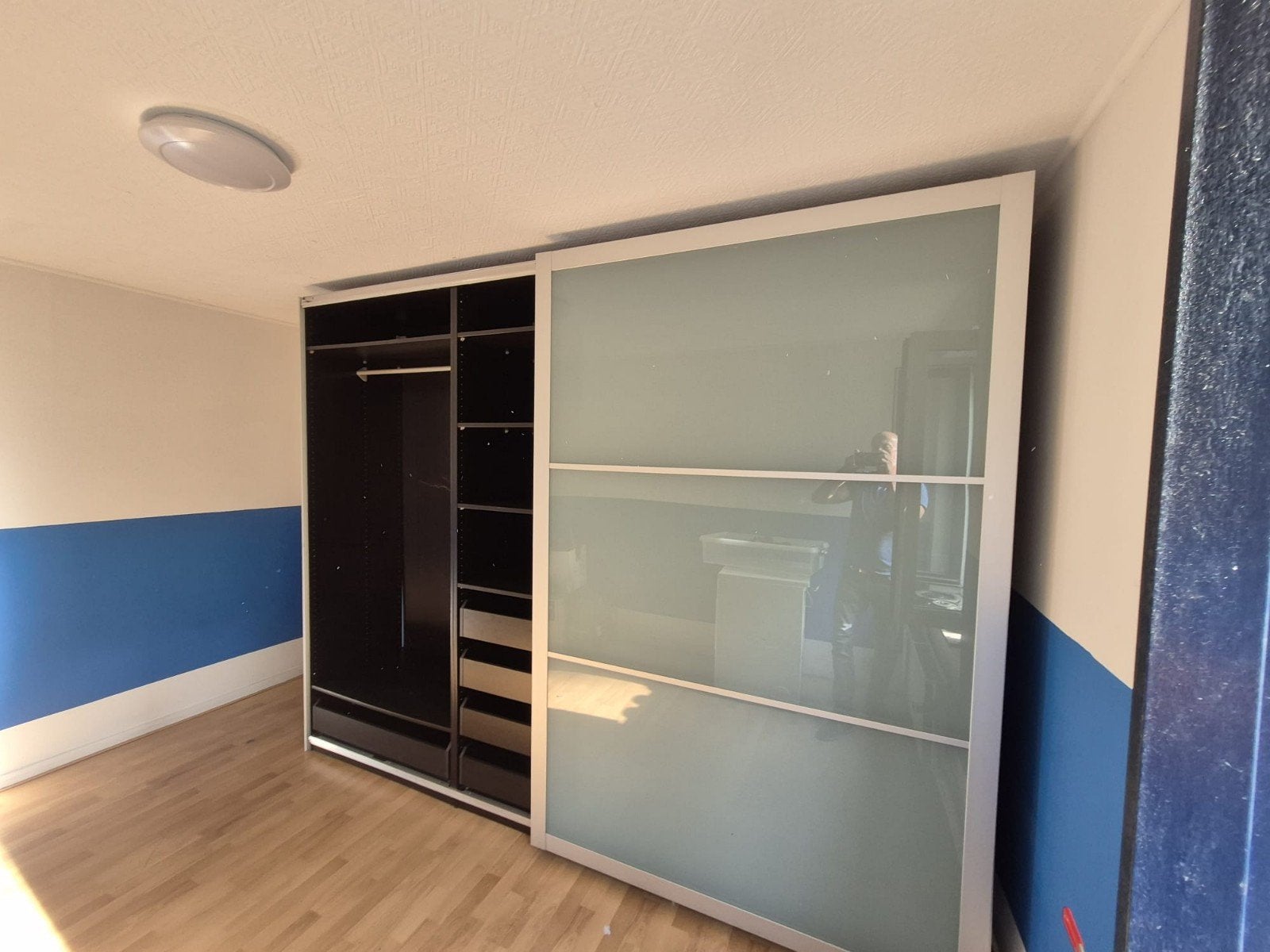 Garde-robe Ikea Pax porte coulissante opaque brun très foncé, Enlèvement