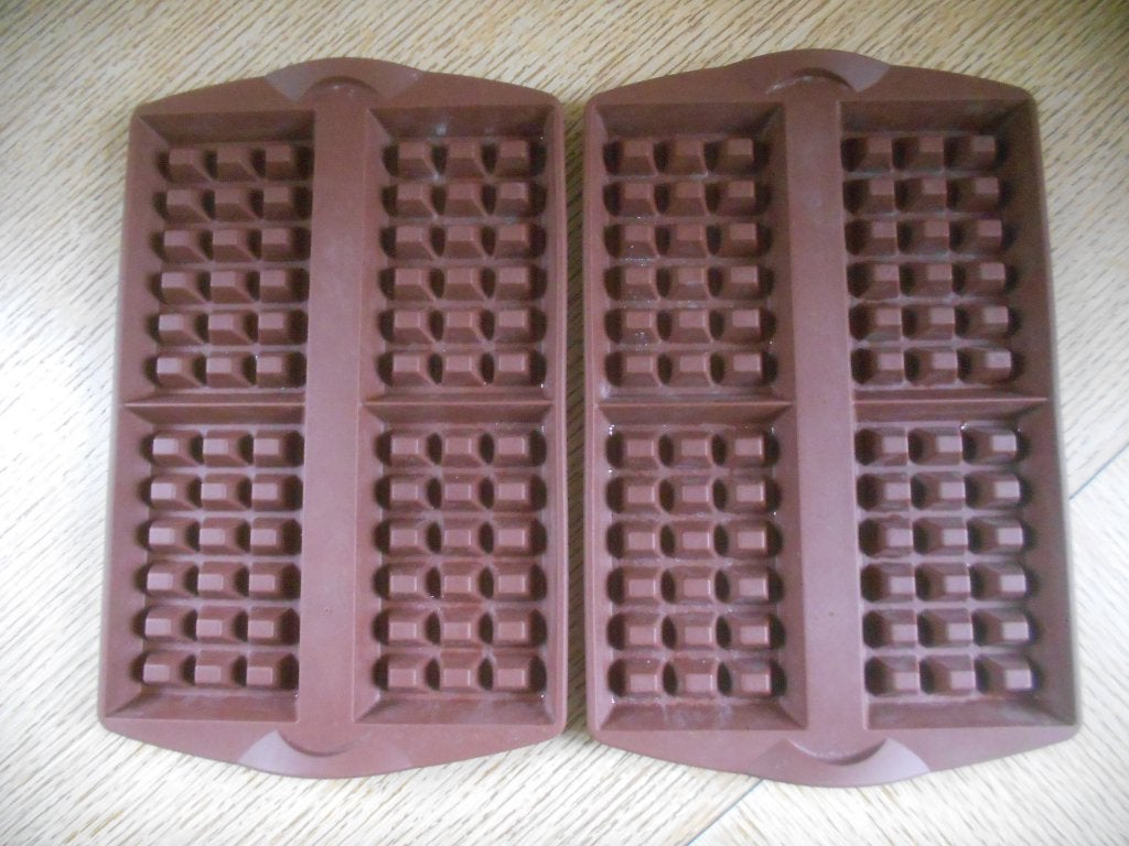 tupperware moule silicone Gaufre-tartelette-muffin-gateau- G, Enlèvement ou Envoi