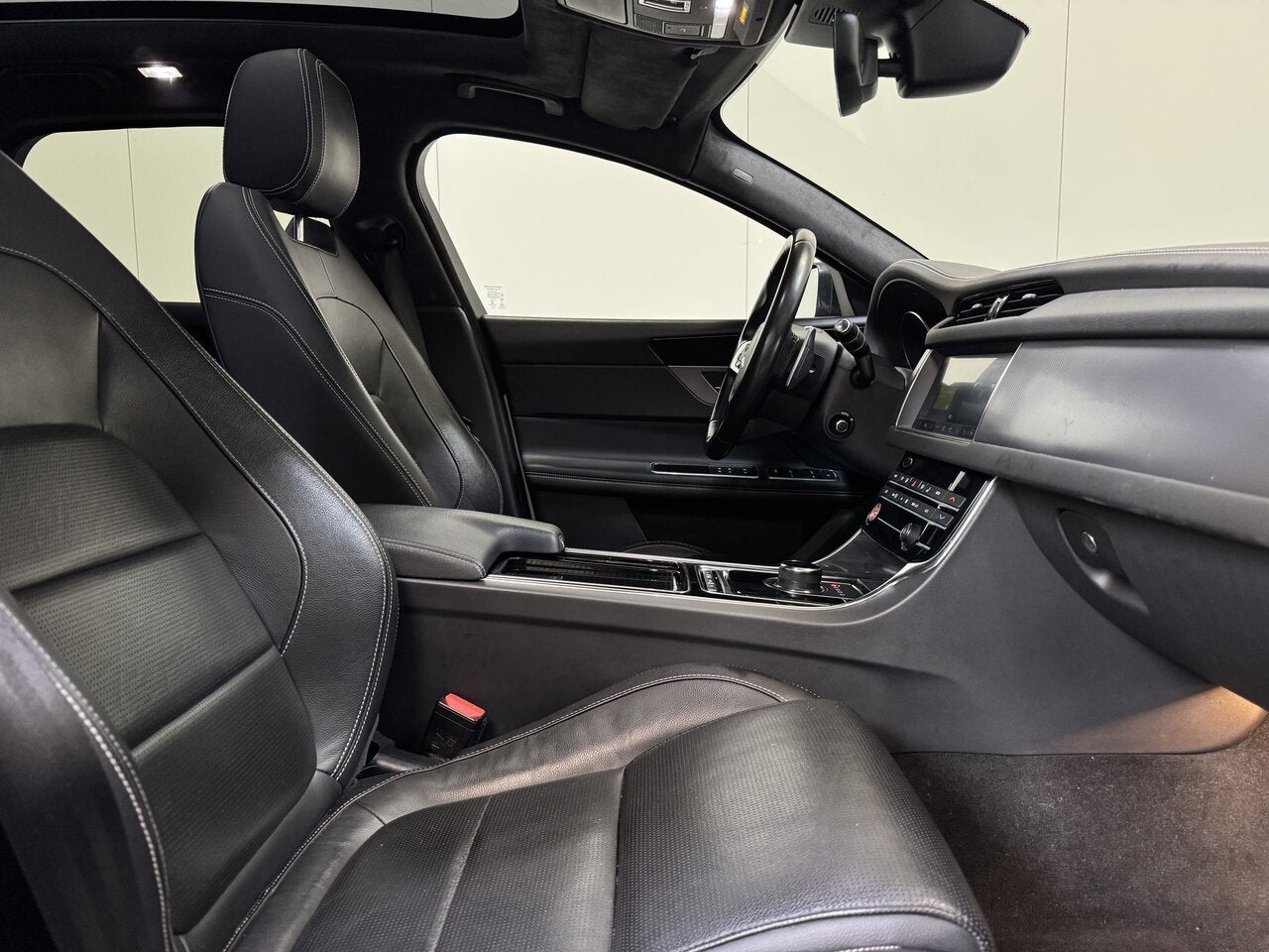 Jaguar XF Estate 2.0d Autom. - R Sport - Pano - GPS - Topst, Auto's, Jaguar, 4 cilinders, Wit, XF, 5 deurs