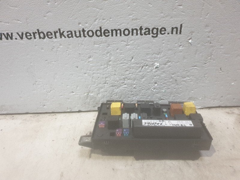 BOITIER FUSIBLES Opel Astra H GTC (L08) (13-206-747--gt), Autos : Pièces & Accessoires, Opel, Opel Automobile GmbH, Utilisé, Kontakt-opel@opel.com