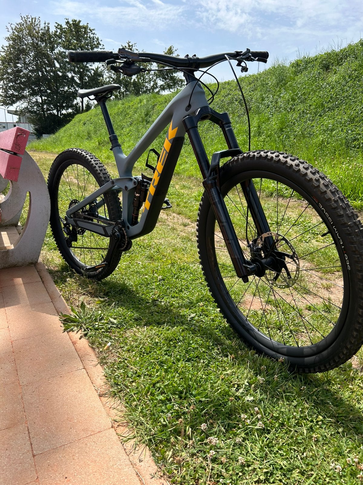 Trek Slash Xt gen5 nieuw (medium), Fietsen en Brommers, Ophalen, Fully, Nieuw, Schijfrem