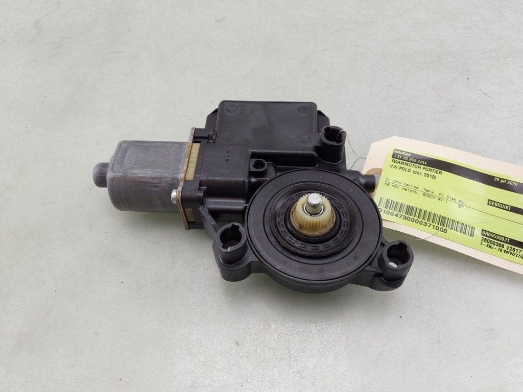 MOTEUR LEVE VITRE ELECTRIQUE Volkswagen Polo V (6R), Autos : Pièces & Accessoires, Robert Bosch AG, Volkswagen, Utilisé, Robert-Bosch-Allee 1
74232  Abstatt, DE