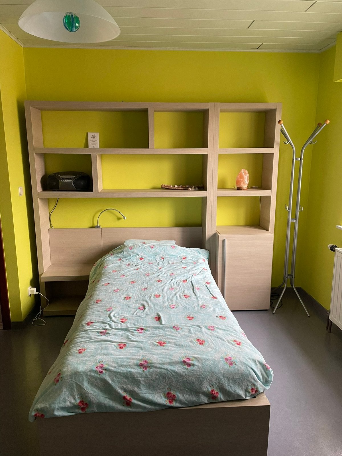 Bed, kasten, bureau en zetel, Huis en Inrichting, Ophalen, Zo goed als nieuw