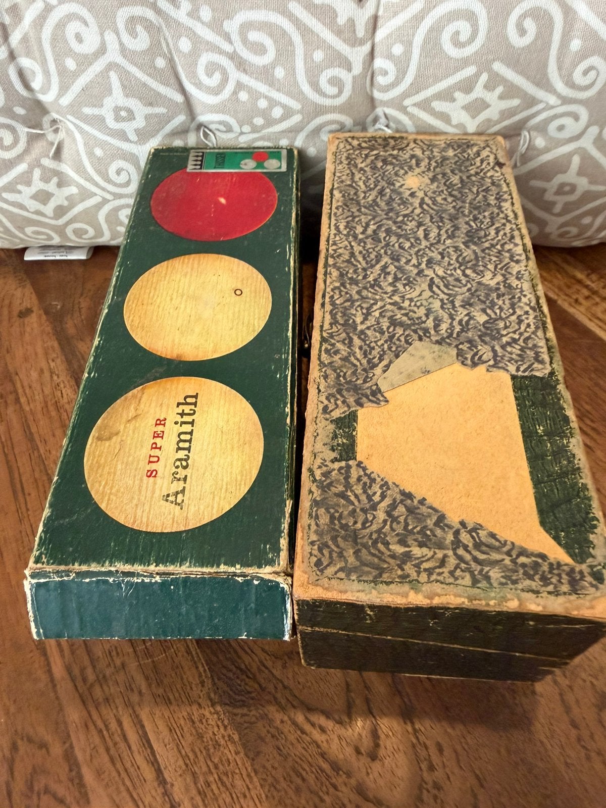 Twee sets biljartballen, Ophalen