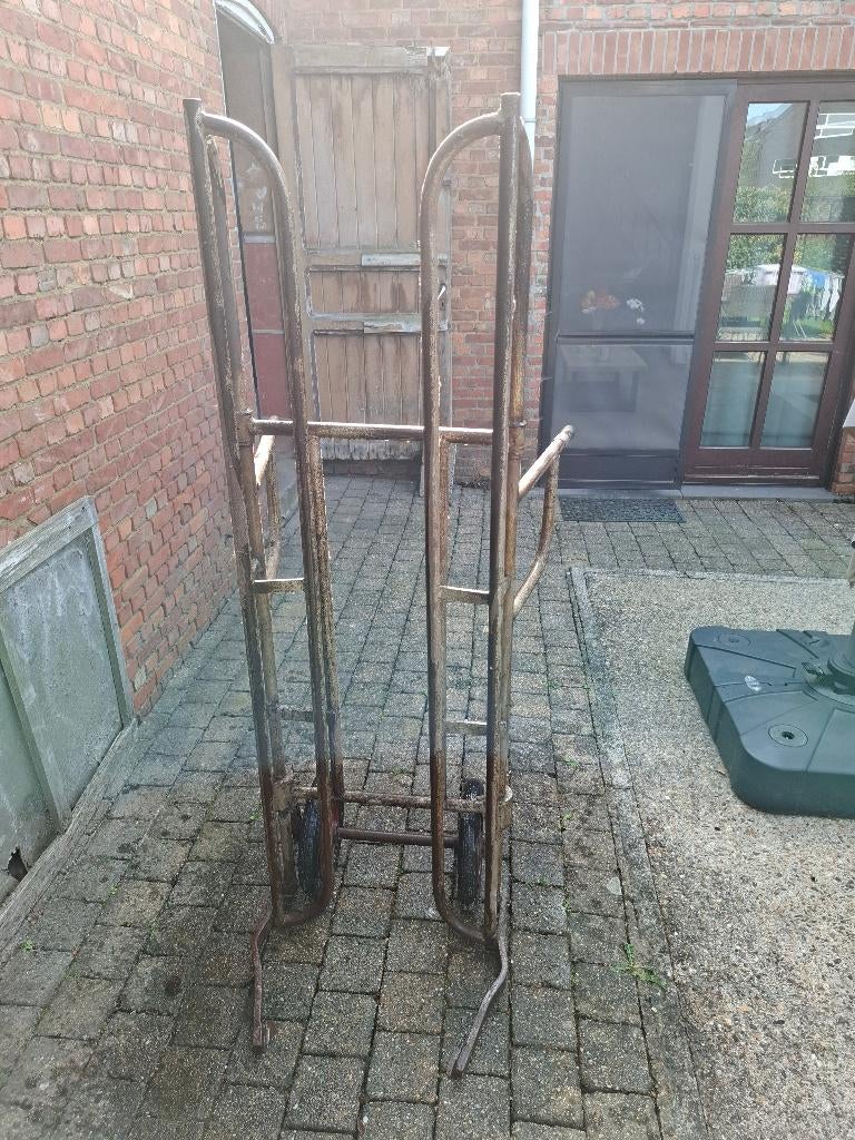 Vieille brouette, Enlèvement