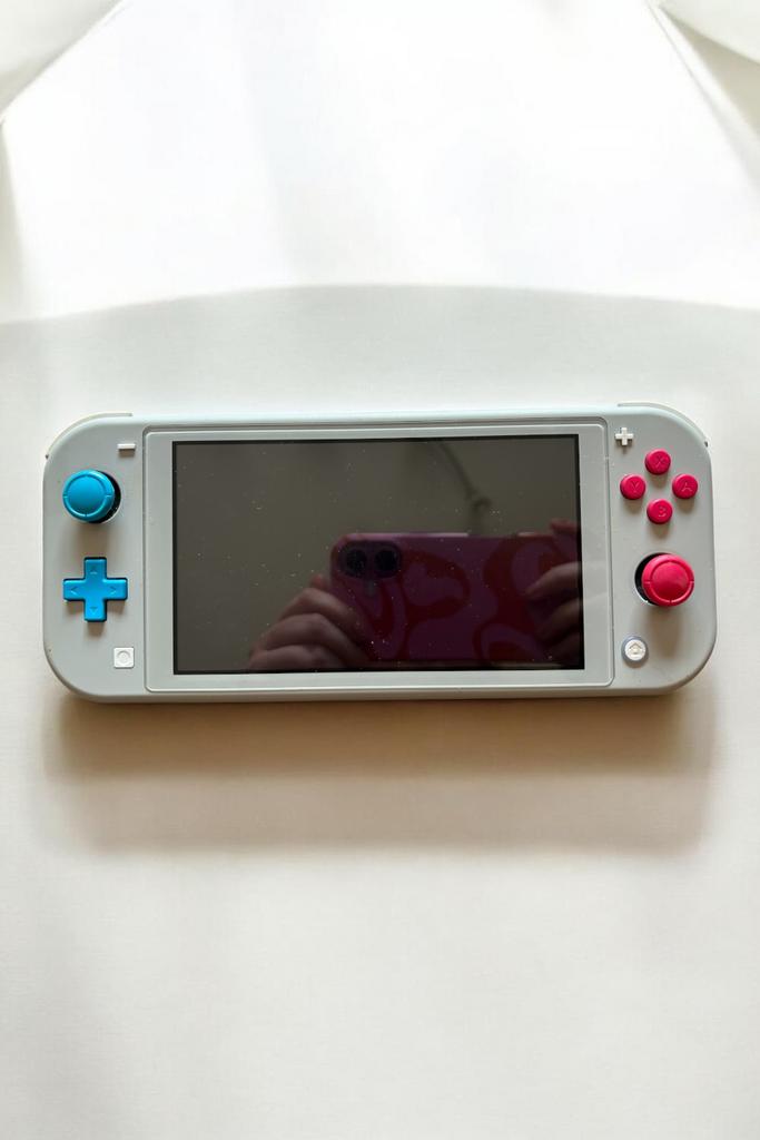 Nintendo switch lite special pokemon edition, Consoles de jeu & Jeux vidéo, Enlèvement ou Envoi, Nintendo, Utilisé
