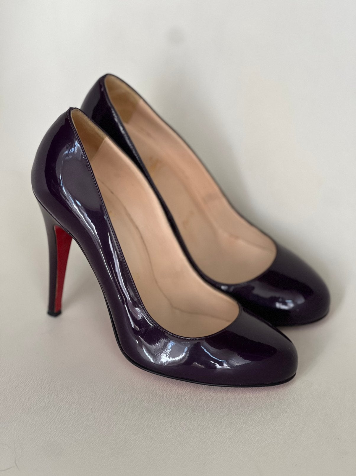 Louboutins taille 36 prune, Kleding | Dames, Pumps, Overige kleuren, Ophalen of Verzenden, Gedragen
