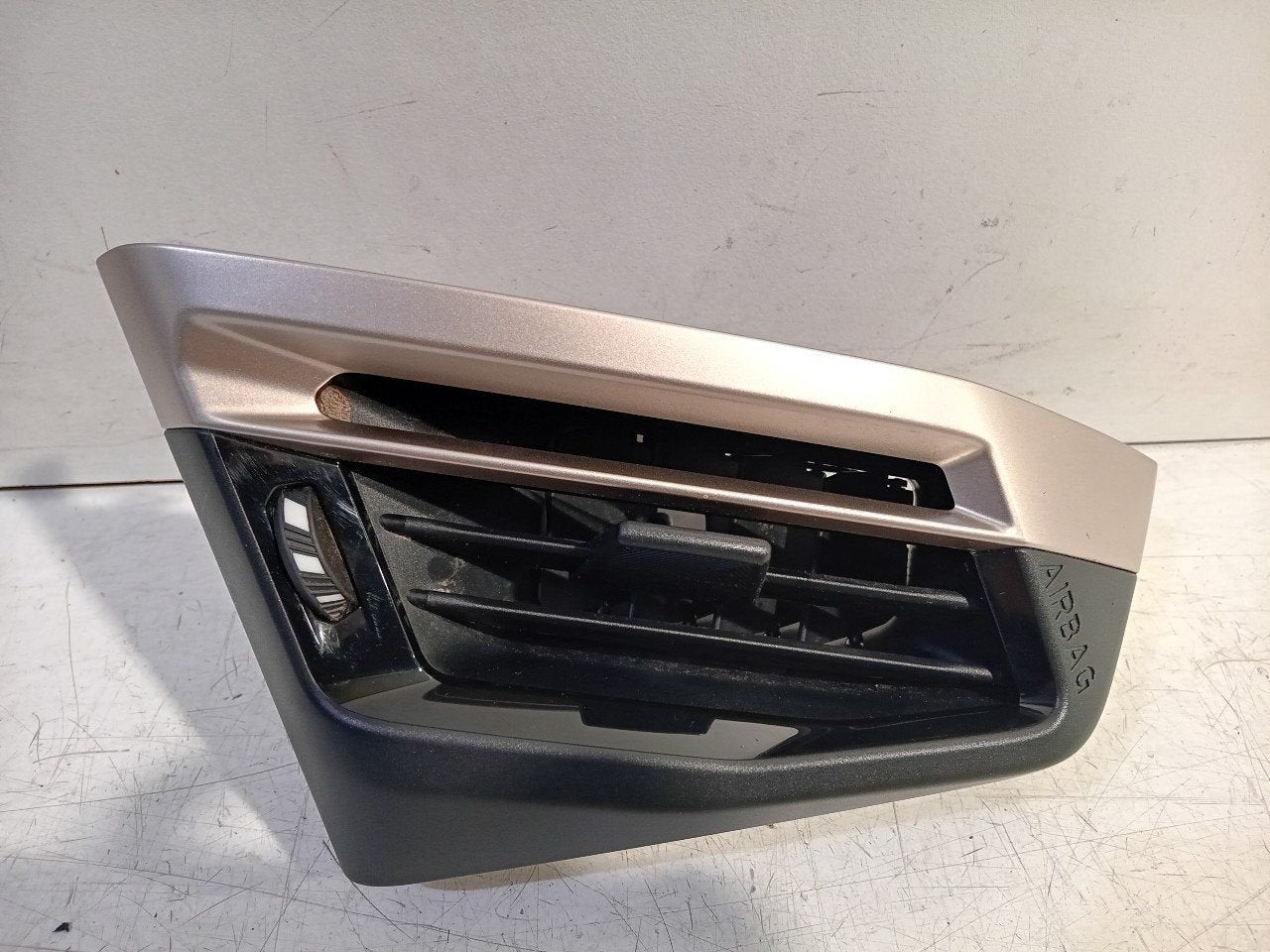 Dashboard luchtrooster rechts BMW iX, Auto-onderdelen, Onderdelen@venauto.nl, Van der Ven Autorecycling B.V., Gebruikt, Ettenseweg 76, 4706 PB Roosendaal, The Netherlands