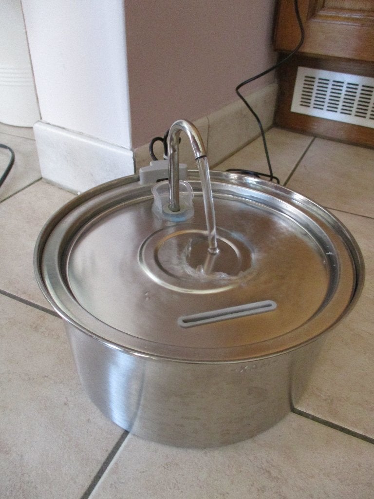 waterfontein voor katten en kleine honden  GERESERVEERD, Dieren en Toebehoren, Ophalen of Verzenden, Zo goed als nieuw