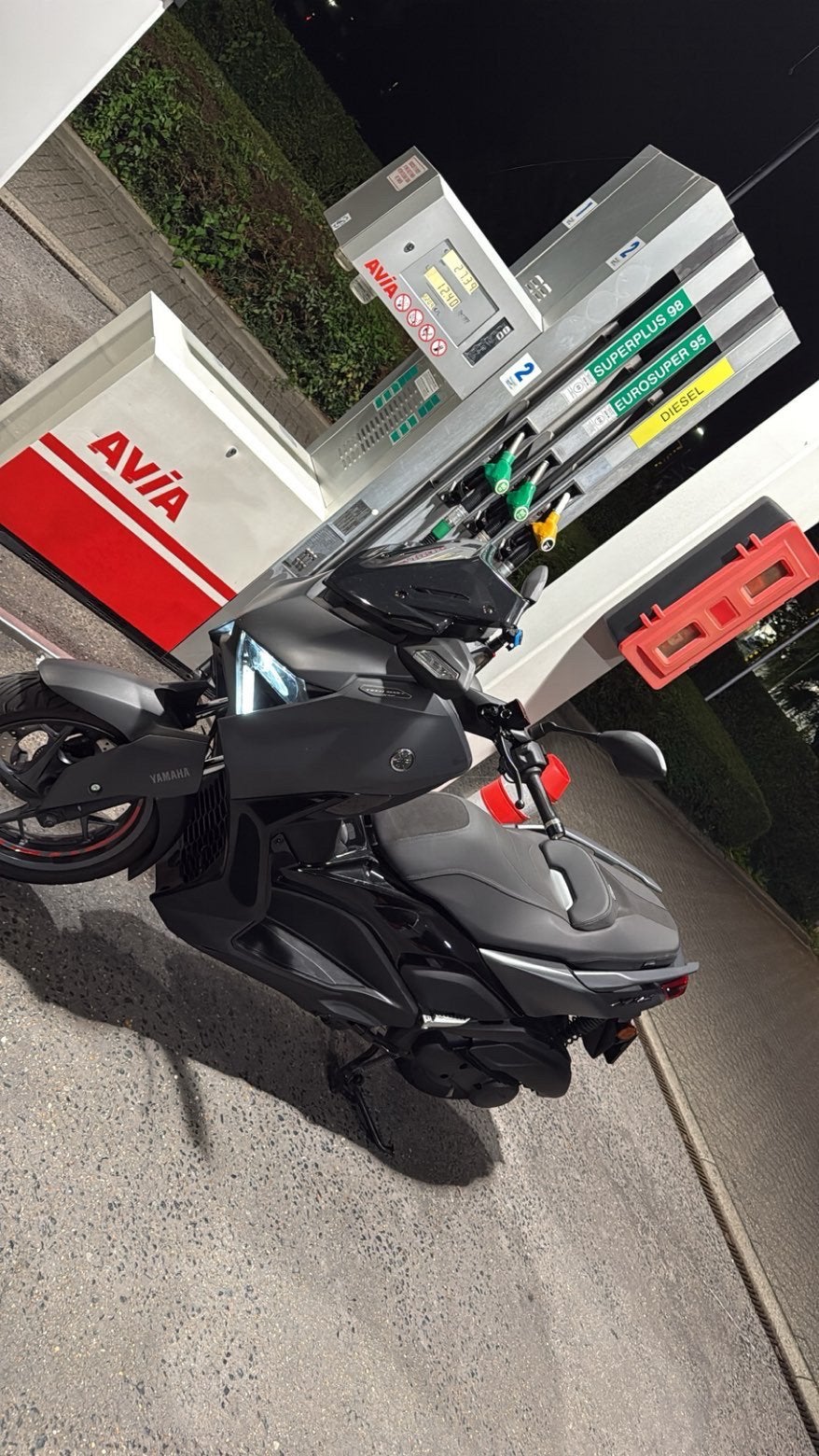 T max 2026, Motoren, Bedrijf