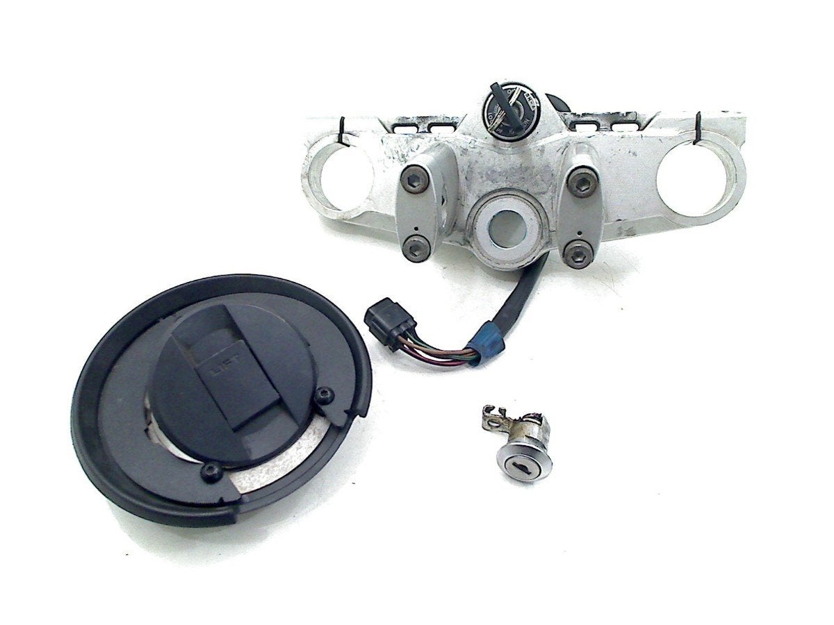 ENSEMBLE DE VERROU ET CYLINDRE DE PORTES Suzuki, Suzuki Deutschland GmbH, Utilisé, Kontakt@suzuki.de, Suzuki-Allee 7
64625  Bensheim, DE