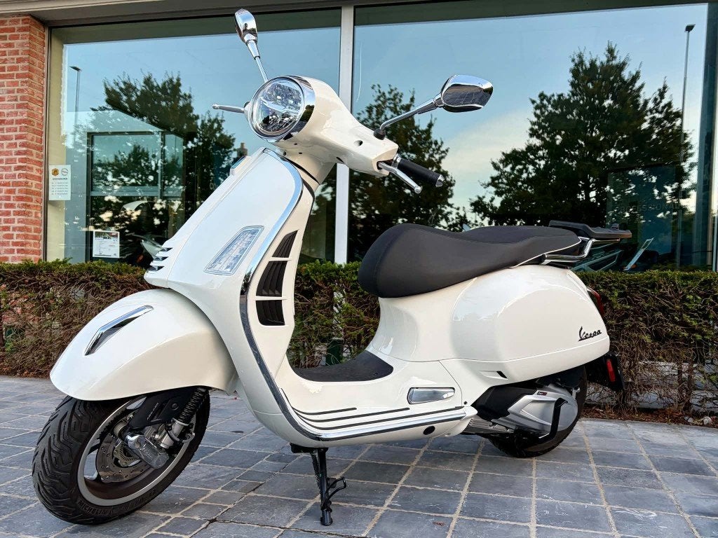 Vespa GTS 310 Super 2026 - BTW Aftrekbaar!, Scooter, Entreprise, Occasion, ABS
