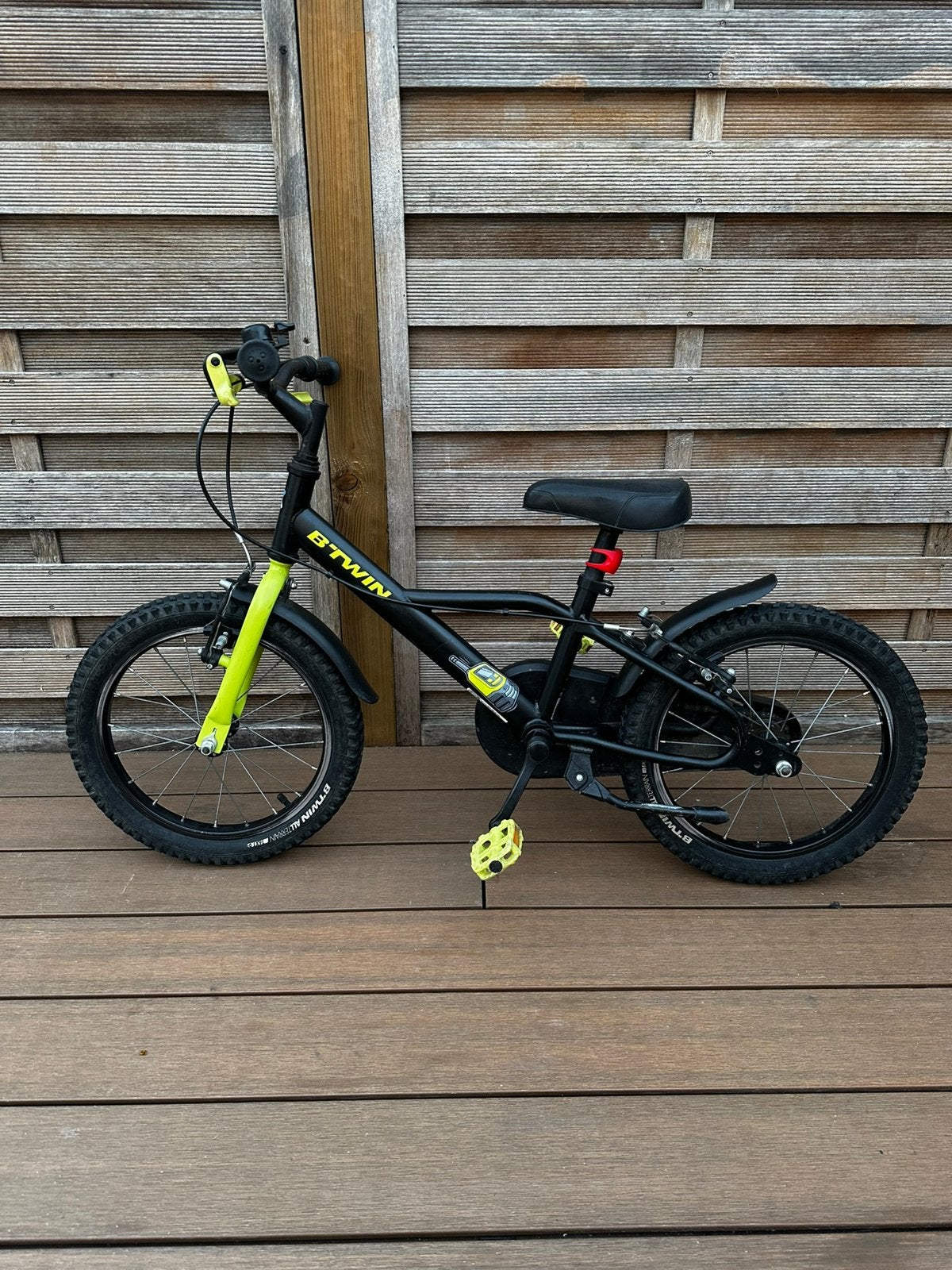 Vélo enfant B-Twin 16 pouces en trés bon état, Frein sur jante, Repose-pieds, Enlèvement, Utilisé