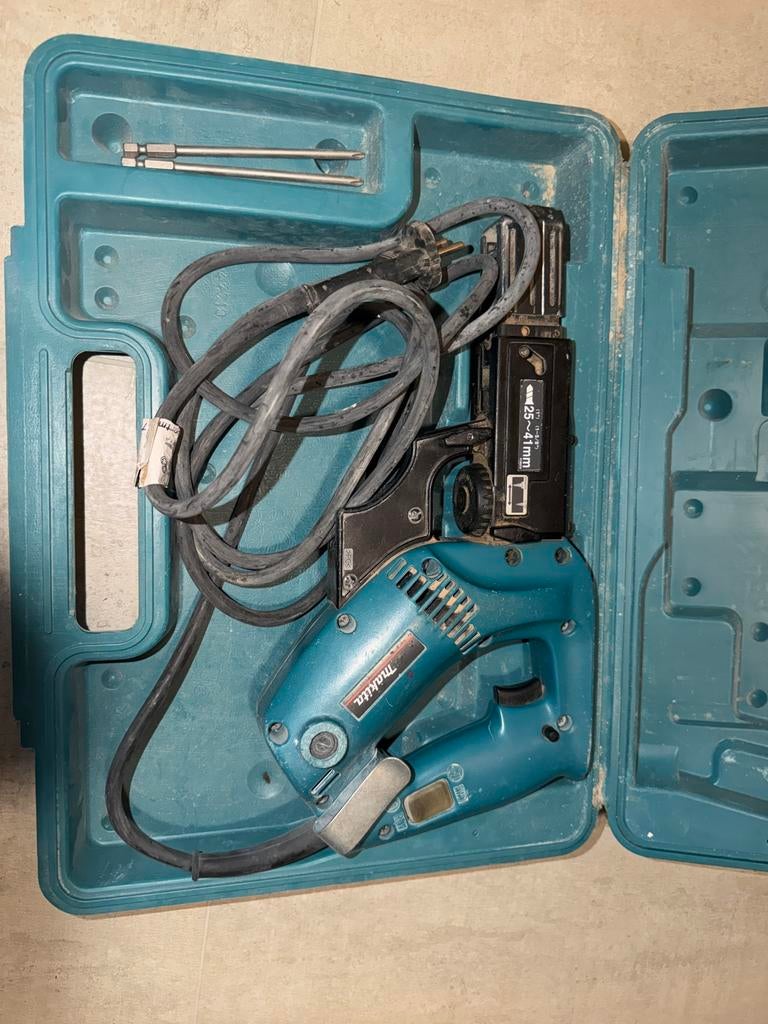 Makita autofeed screwdriver, Doe-het-zelf en Bouw, Adembescherming, Ophalen