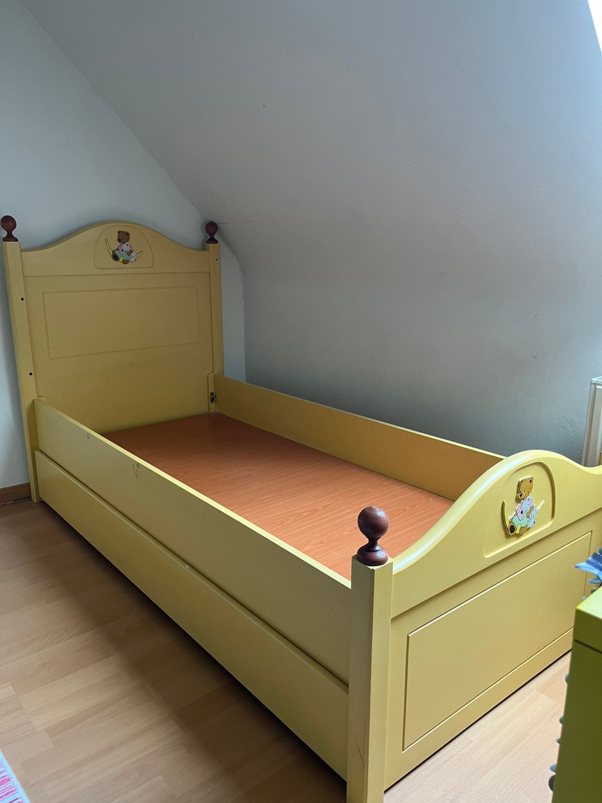 Lit pour enfant jaune avec motif ours, Enlèvement, Utilisé, 180 cm ou plus, 85 à 100 cm