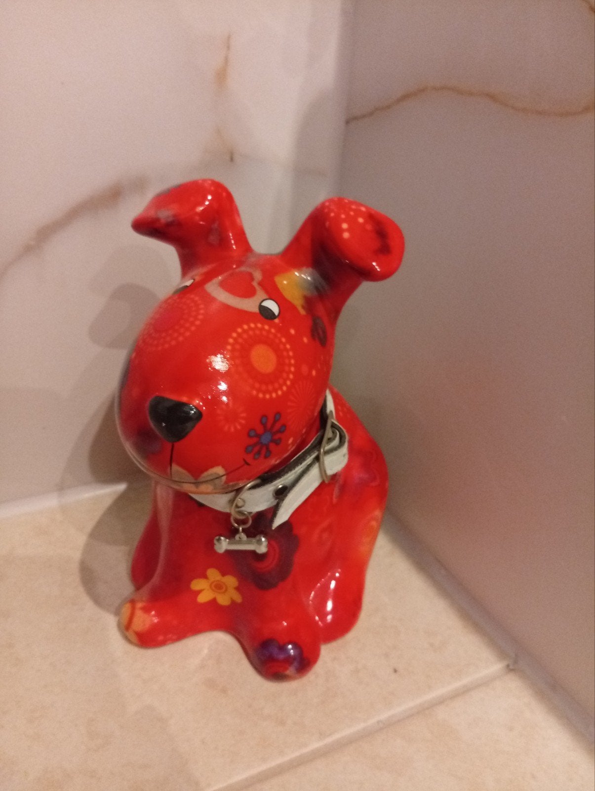 Pomme pidou spaarpot hond met halsband 18€, Collections, Tirelires, Enlèvement