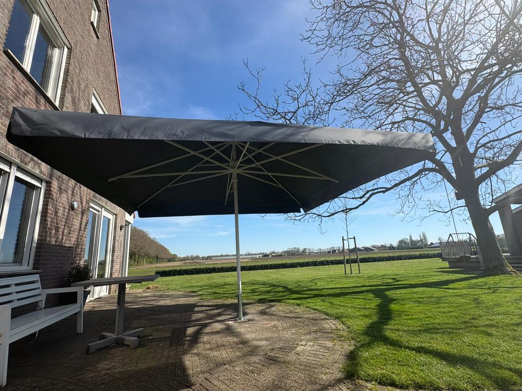 Professionele horeca parasol 4x4 meter – nieuw in doos, Ophalen, Parasolvoet