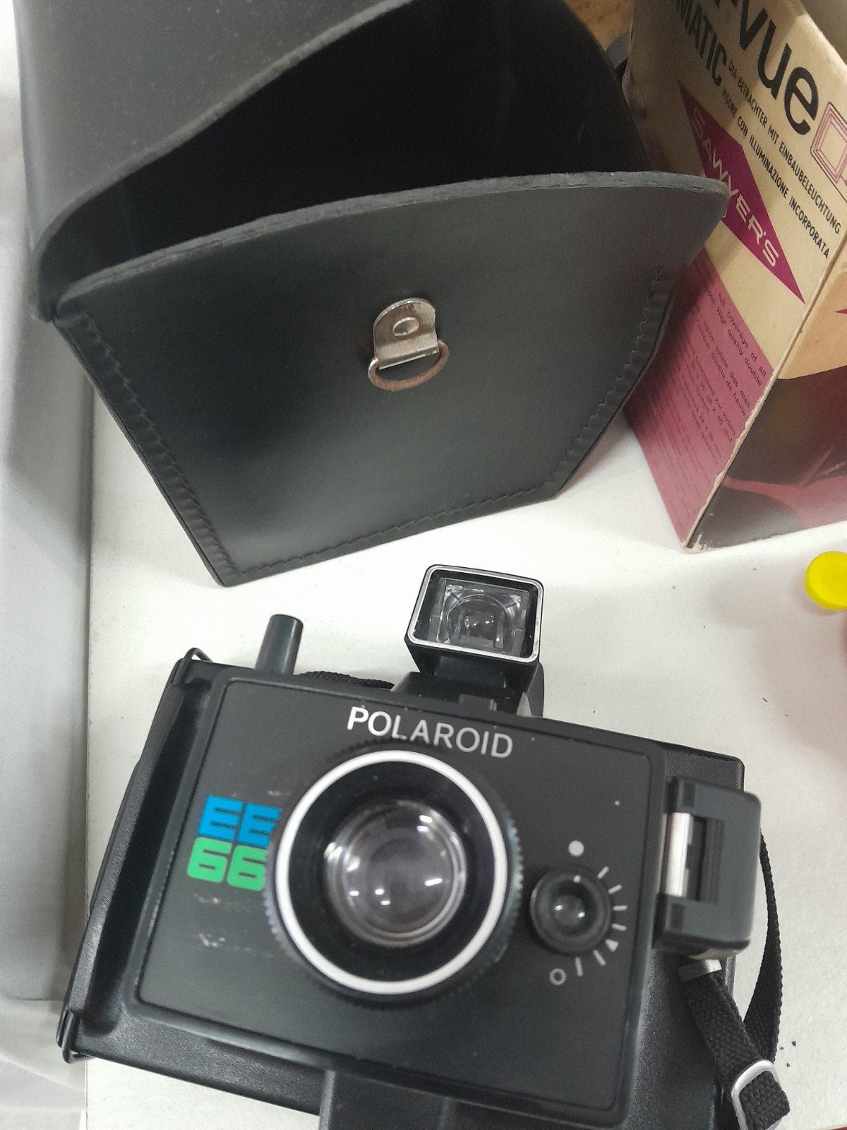 Polaroïd avec sa housse