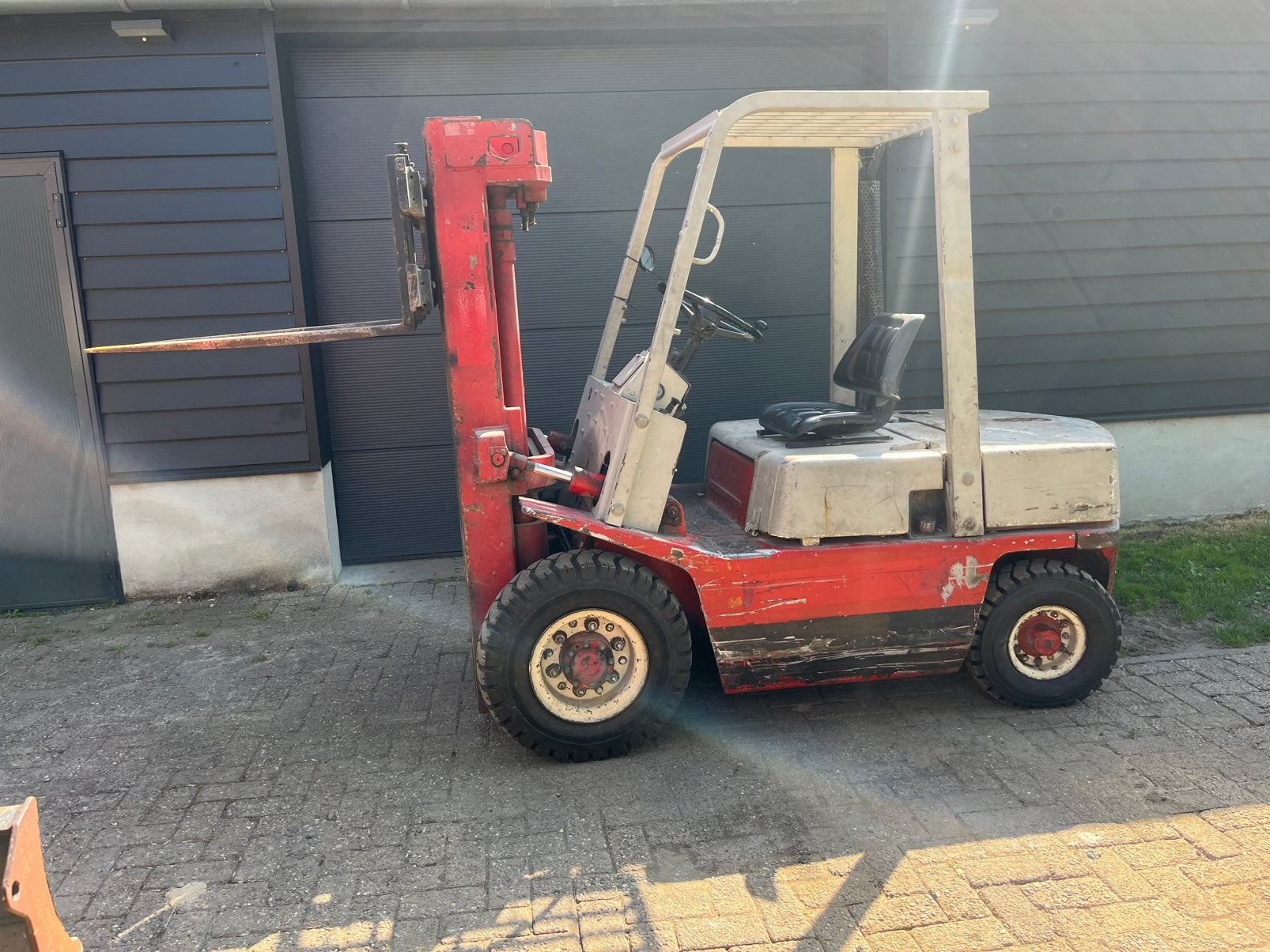 Datsun diesel heftruck 2.5 ton met lage triplex mast, Ophalen of Verzenden, Diesel, Heftruck