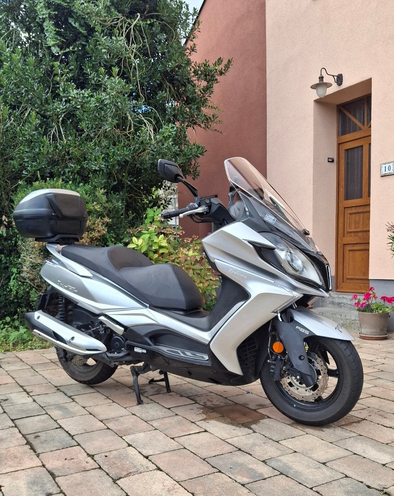 Kymco Downtown 350cc-scooter, Ophalen, 1 cilinder, 12 t/m 35 kW