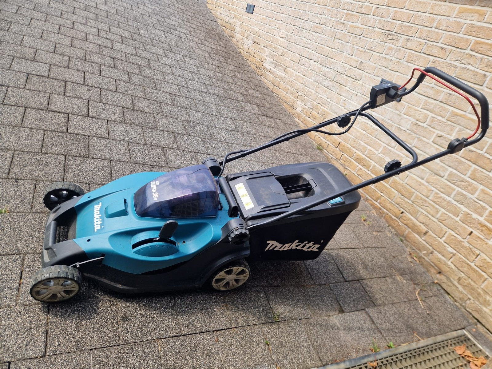 Grasmaaier Makita, Tuin en Terras, Grasmaaiers, Ophalen, Zo goed als nieuw, Accu-grasmaaier, Opvangzak