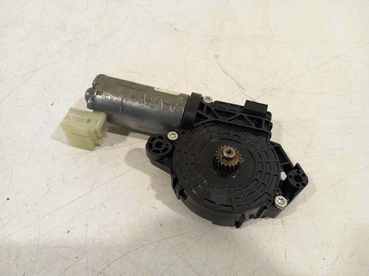 Motor open dak Skoda Karoq, Onderdelen@venauto.nl, Van der Ven Autorecycling B.V., Gebruikt, Ettenseweg 76, 4706 PB Roosendaal, The Netherlands