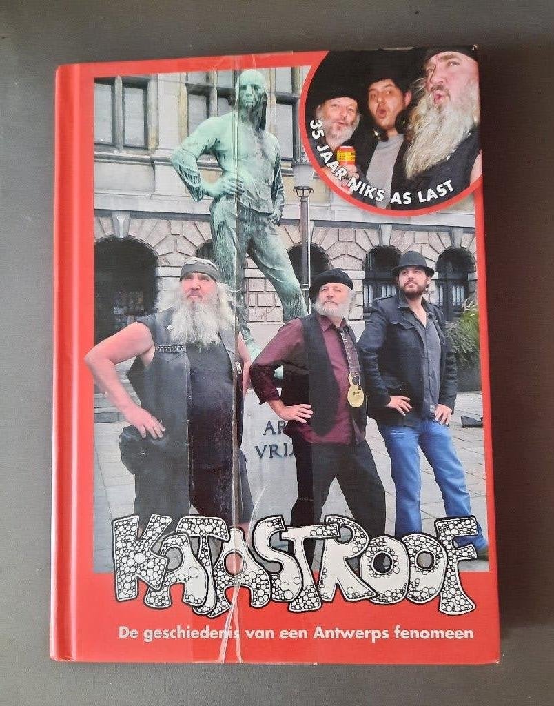 katastroof  - bio + discografie - 35 jaar niks dan last, Ophalen of Verzenden, Gelezen, Artiest