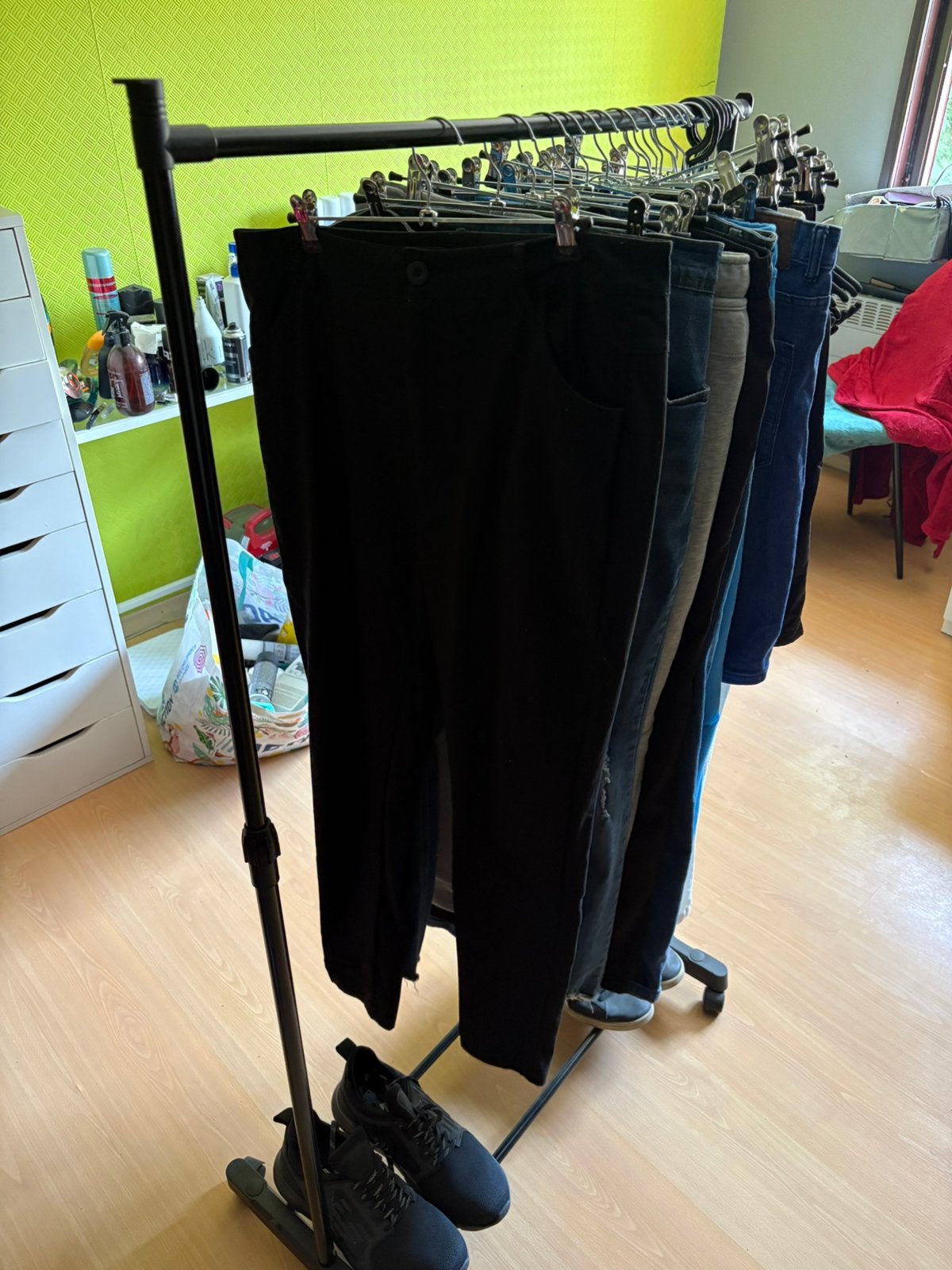 6 porte-vêtements noirs, Enlèvement, Comme neuf