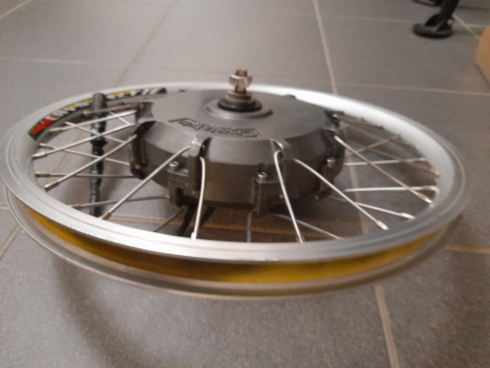 Roue avant avec moteur pour Brompton 16 pouces., Enlèvement ou Envoi, Brompton