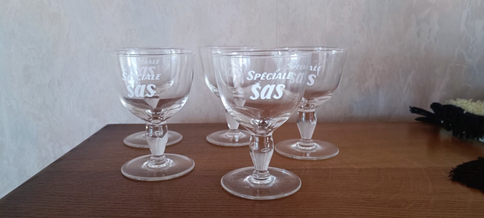 Vintage bierglazen op voet speciale Sas, Verzamelen, Glas en Drinkglazen, Ophalen