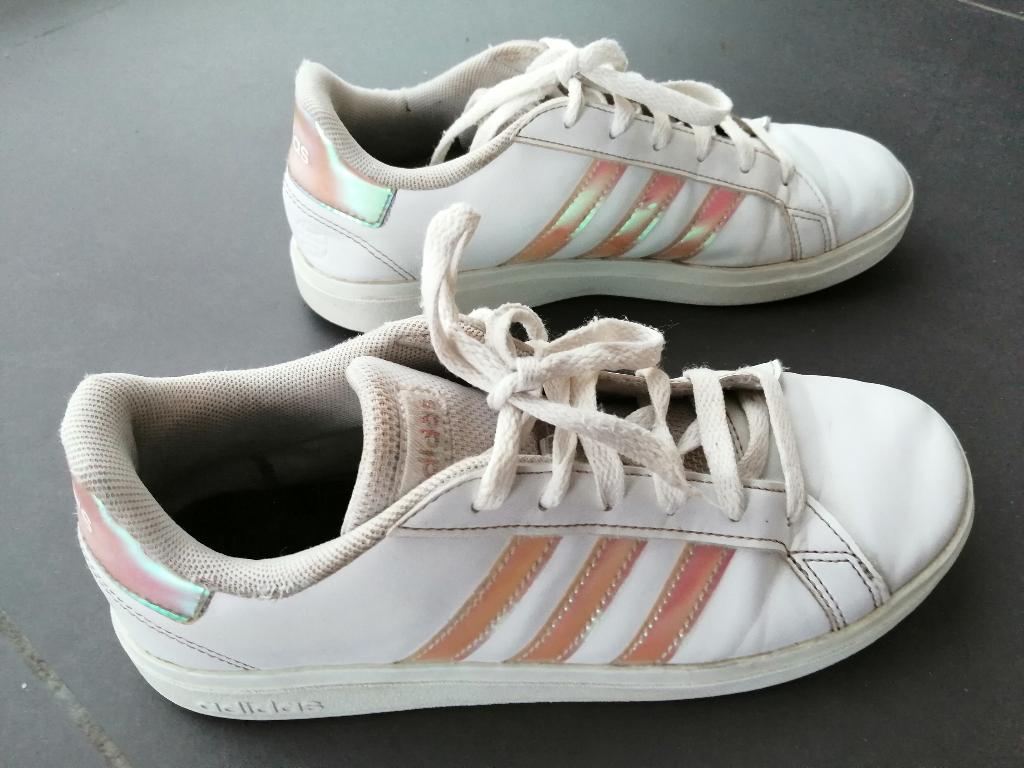 schoenen Adidas meisjes maat 37, Enfants & Bébés, Vêtements enfant | Chaussures & Chaussettes, Adidas, Enlèvement ou Envoi, Comme neuf