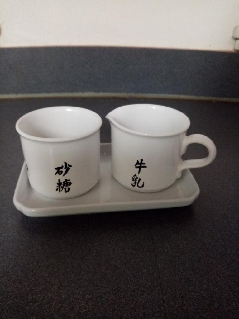 schaal met melkkan / melkpot (7cm) + suikerpot (7cm), Enlèvement ou Envoi, Comme neuf, Porcelaine, Autres types