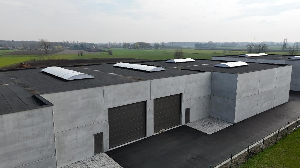 Nieuwbouw loods KMO-UNIT te koop 326 m² met 1 parkeerplaats, 200 tot 500 m², Overige soorten, Aartrijke, Provincie West-Vlaanderen