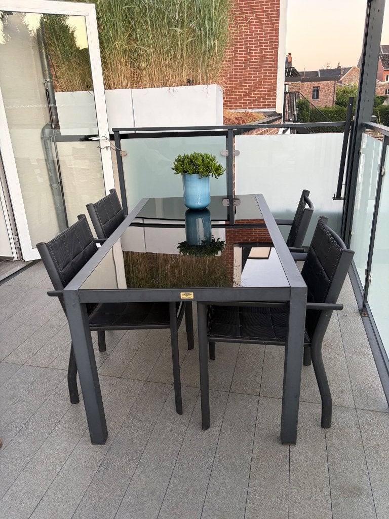 Tuintafel en 4 bijhorende stoelen, Ophalen, Gebruikt, Rechthoekig, Metaal