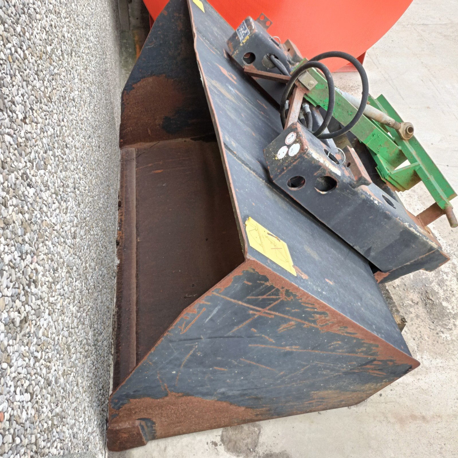 Bac hydraulique pour tracteur., 100 litres ou plus, Enlèvement, Utilisé, Autres types