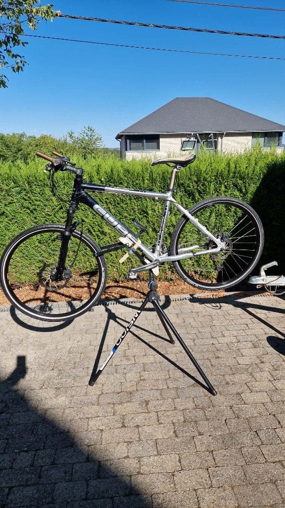 VTT ADULTE – TAILLE M – CUBE (SHIMANO / MAGURA) + TREPIED, Vélos & Vélomoteurs, Autres marques, Enlèvement, Utilisé, Hommes