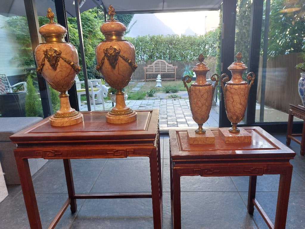 Cassolettes en marbre rose et bronze, Enlèvement, Bronze