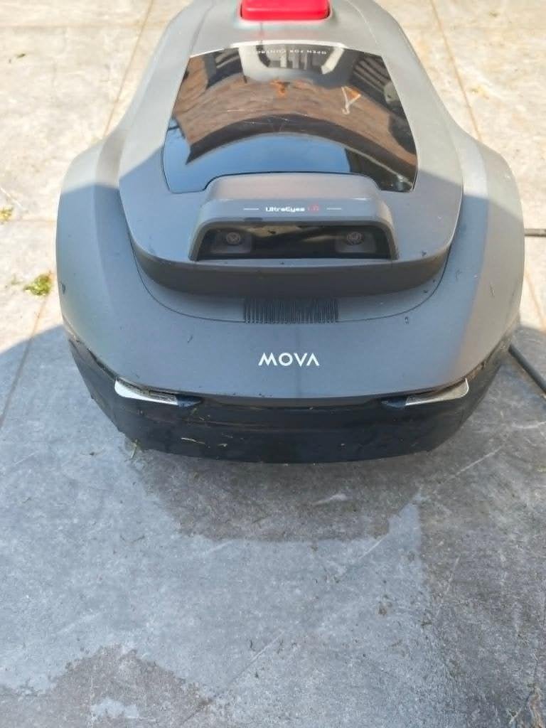 MOVA VIAX 250/300 Robotmaaier met garage, Ophalen, Zo goed als nieuw, Mova, Bestuurbaar via app