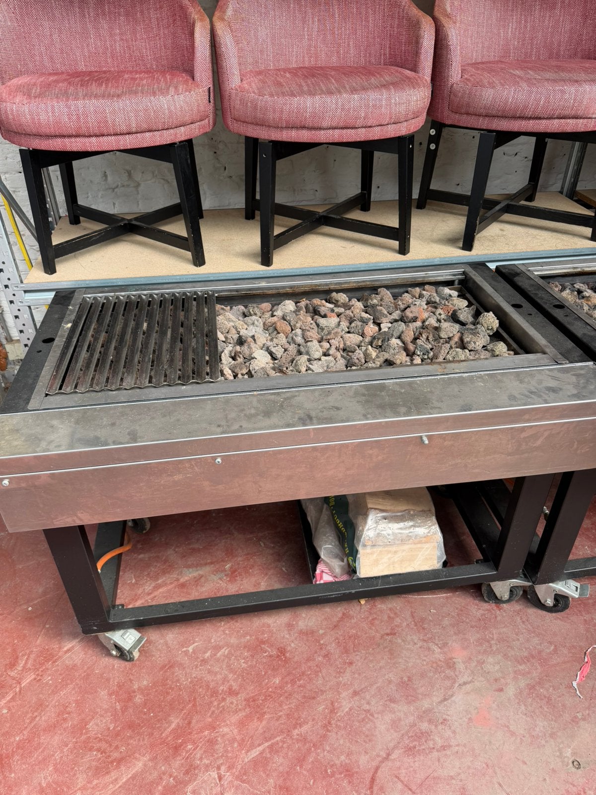 Gasbarbecue met lavastenen, Ophalen, Zo goed als nieuw