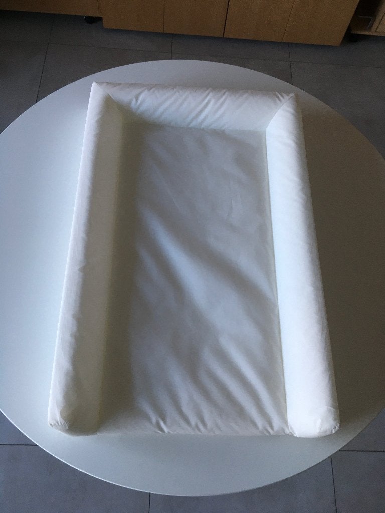 Aankleedkussen van Ikea in NIEUWSTAAT met 2 overtrekhoezen, Enlèvement, Comme neuf, Coussin à langer, Standard