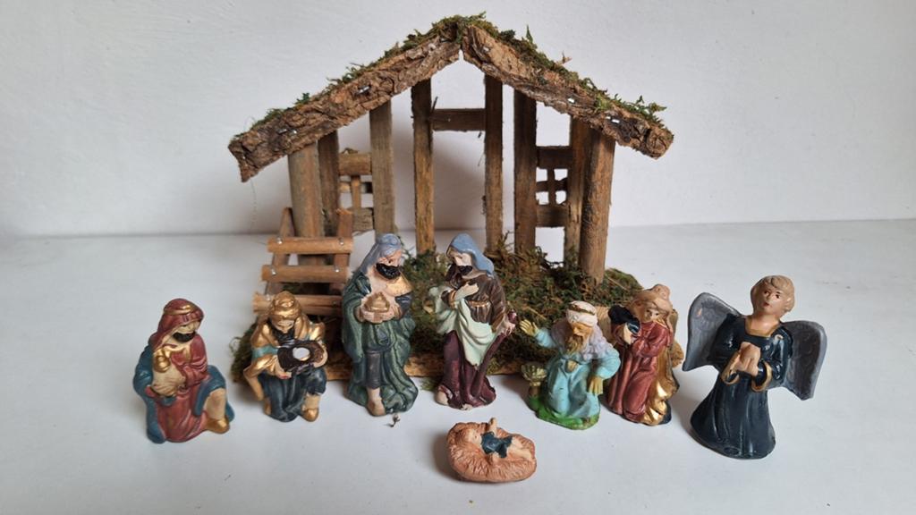 Kerststalletje met keramiek beeldjes, Ophalen