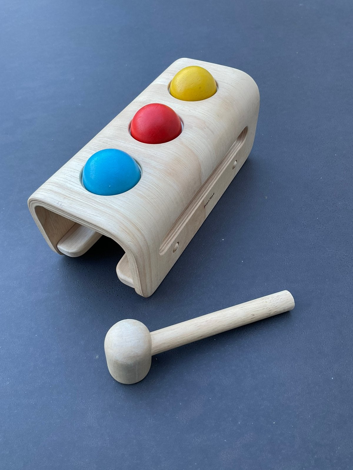 Houten speelgoed balspel met hamer Plan Toys, Kinderen en Baby's, Speelgoed | Houten speelgoed, Ophalen of Verzenden, Zo goed als nieuw
