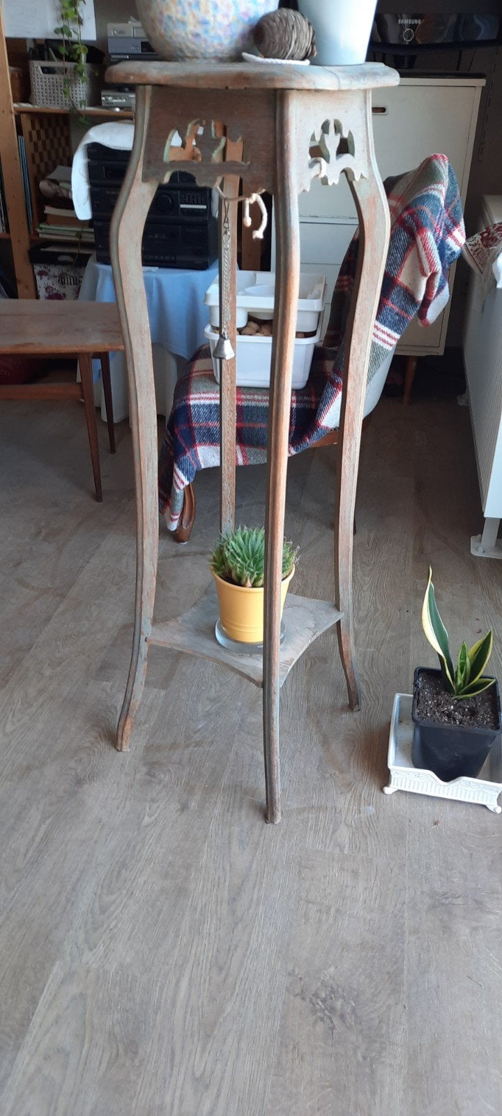 Antiek, rustiek stander v planten, Ophalen