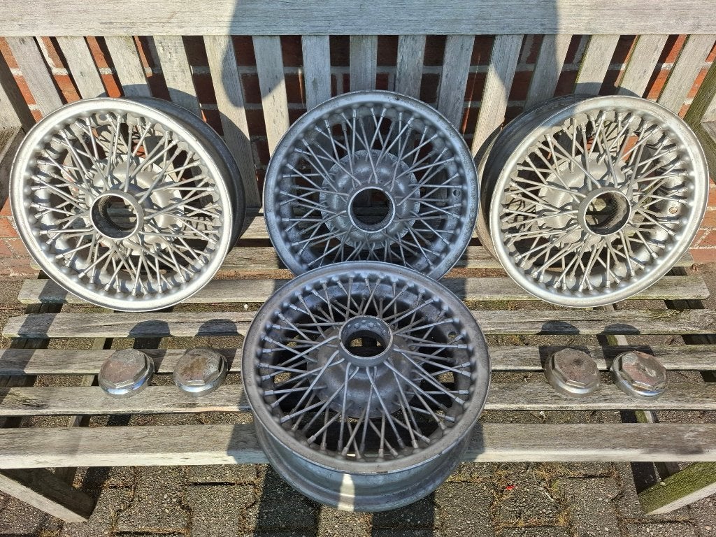 Set van 4 Spaakwielvelgen met 4 octagon spinners MGB Triumph, Autos : Pièces & Accessoires, Pneus & Jantes, Enlèvement, Utilisé