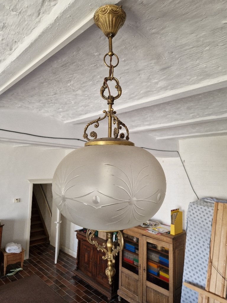 antieke luster met melkglas en brons, Ophalen of Verzenden