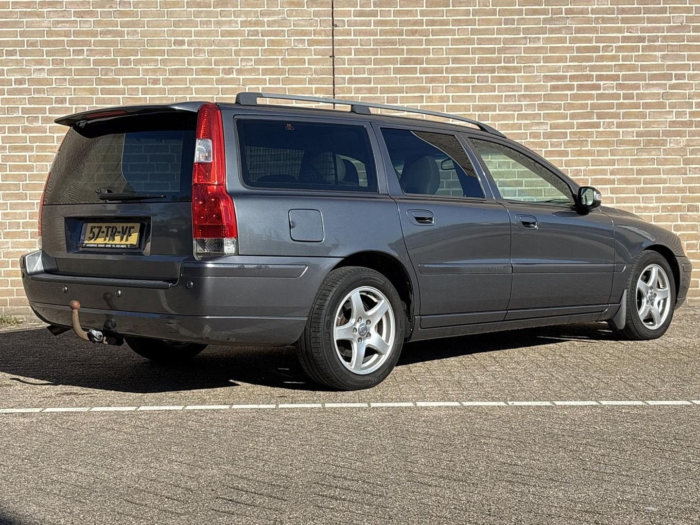 Volvo V70 2.4D Edition Classic | Leder | Climate | Cruise |, Auto's, Volvo, V70, Parkeersensor, 172 g/km, Zilver of Grijs