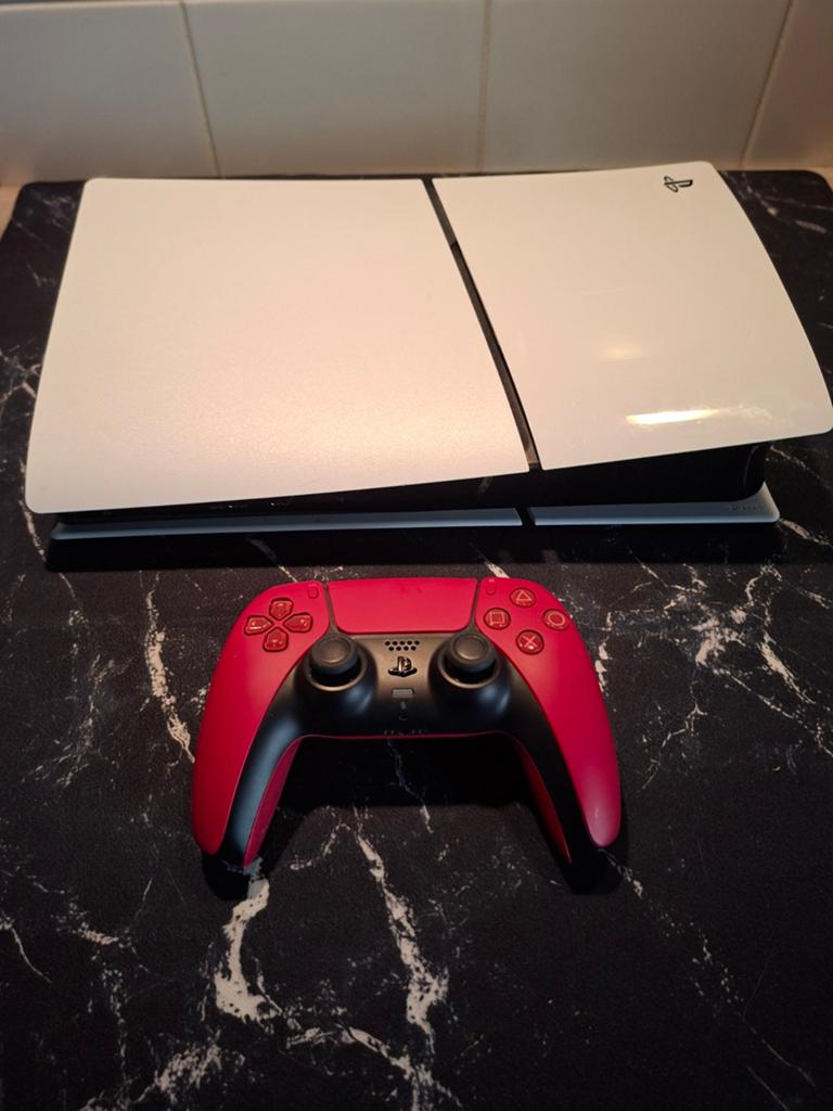Playstation 5 slim digitaal met roze controller
1 tb opslag, Ophalen, Zo goed als nieuw, Playstation 5