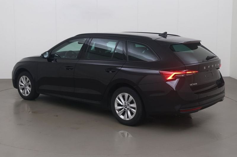 Skoda Octavia Sw 1.5 tsi etec selection 150 AT, Auto's, Skoda, Automaat, 4 cilinders, Overige bekleding, Zwart