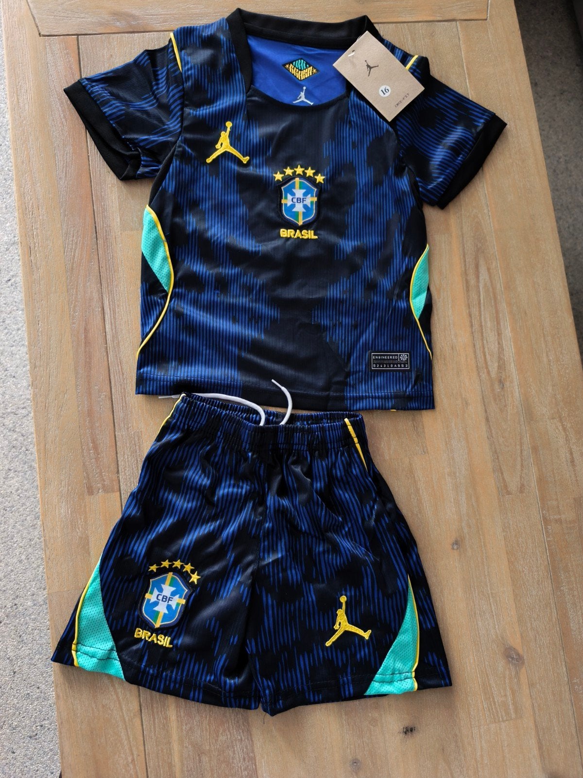 WK 2026 Brasil shirt short maat 106, Vêtements | Hommes, Vêtements de sport, Enlèvement