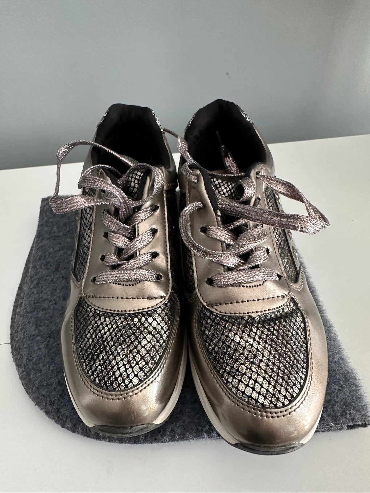 Grijze metallic sneakers, Kleding | Dames, Schoenen, Ophalen of Verzenden, Gedragen, Grijs, Sneakers